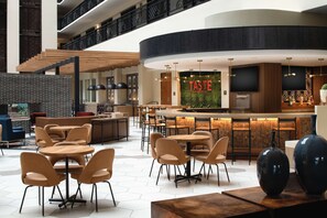 Bar (on property) - Embassy Suites by Hilton San Francisco Airport Oyster Point (South San Francisco)