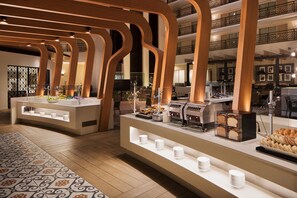 Desayuno buffet incluido todos los días 