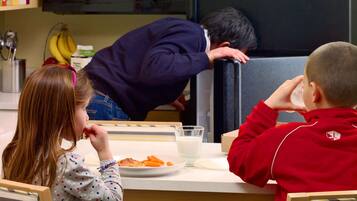 Egyptian cotton sheets, premium bedding, pillowtop beds, desk