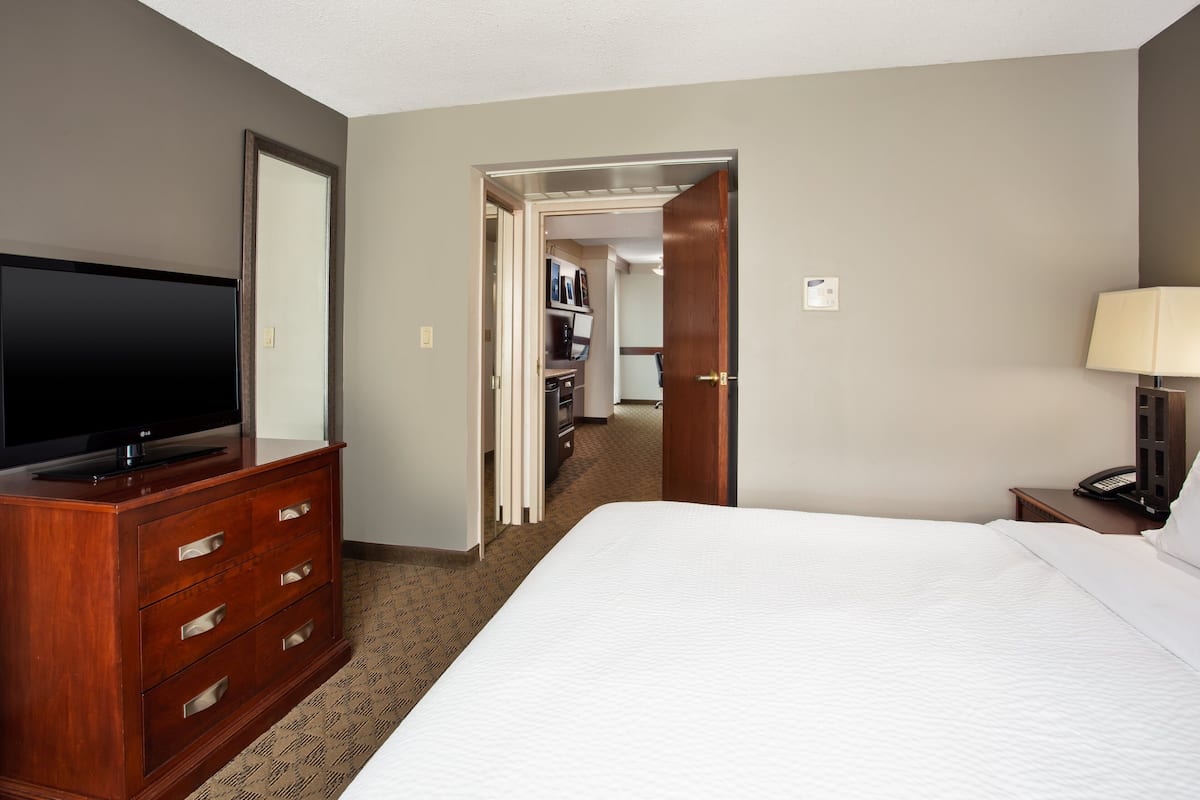 1 bedroom, pillow-top beds, in-room safe, desk