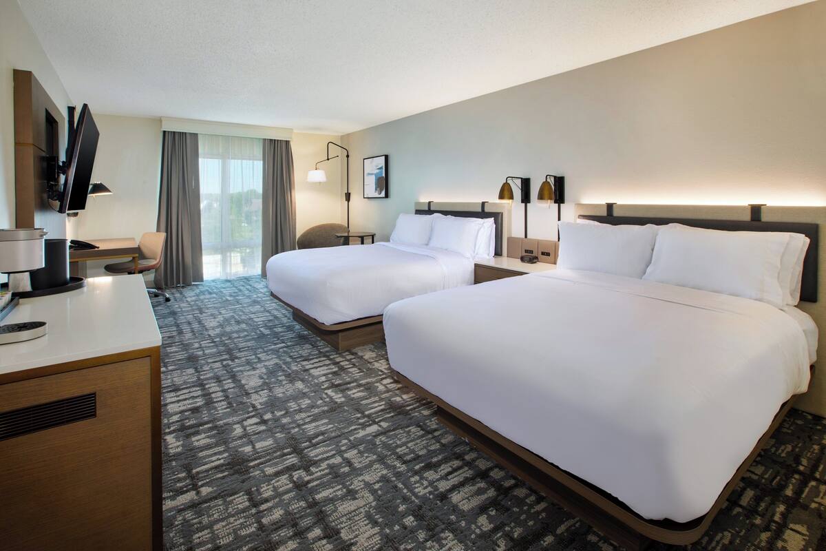 Pillowtop beds, in-room safe, desk, laptop workspace