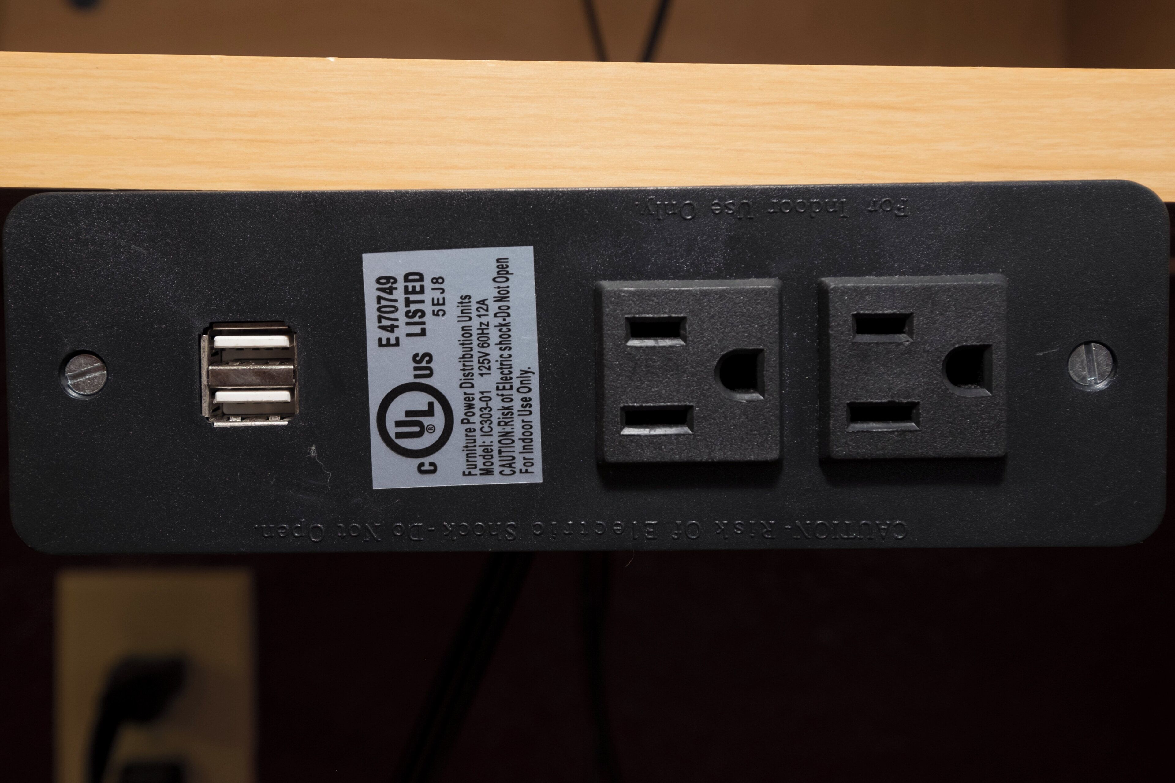 A power strip with two sockets and a USB port, labeled with UL certification and model information.