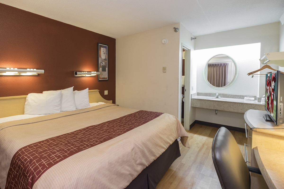 Cribs (free), WiFi (free), bed sheets