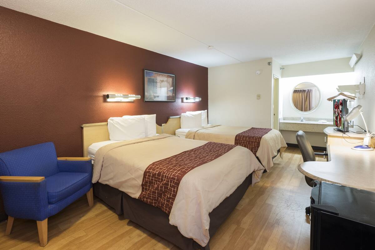 Deluxe Room, 2 Double Beds, Non Smoking | Cribs (free), WiFi (free), bed sheets