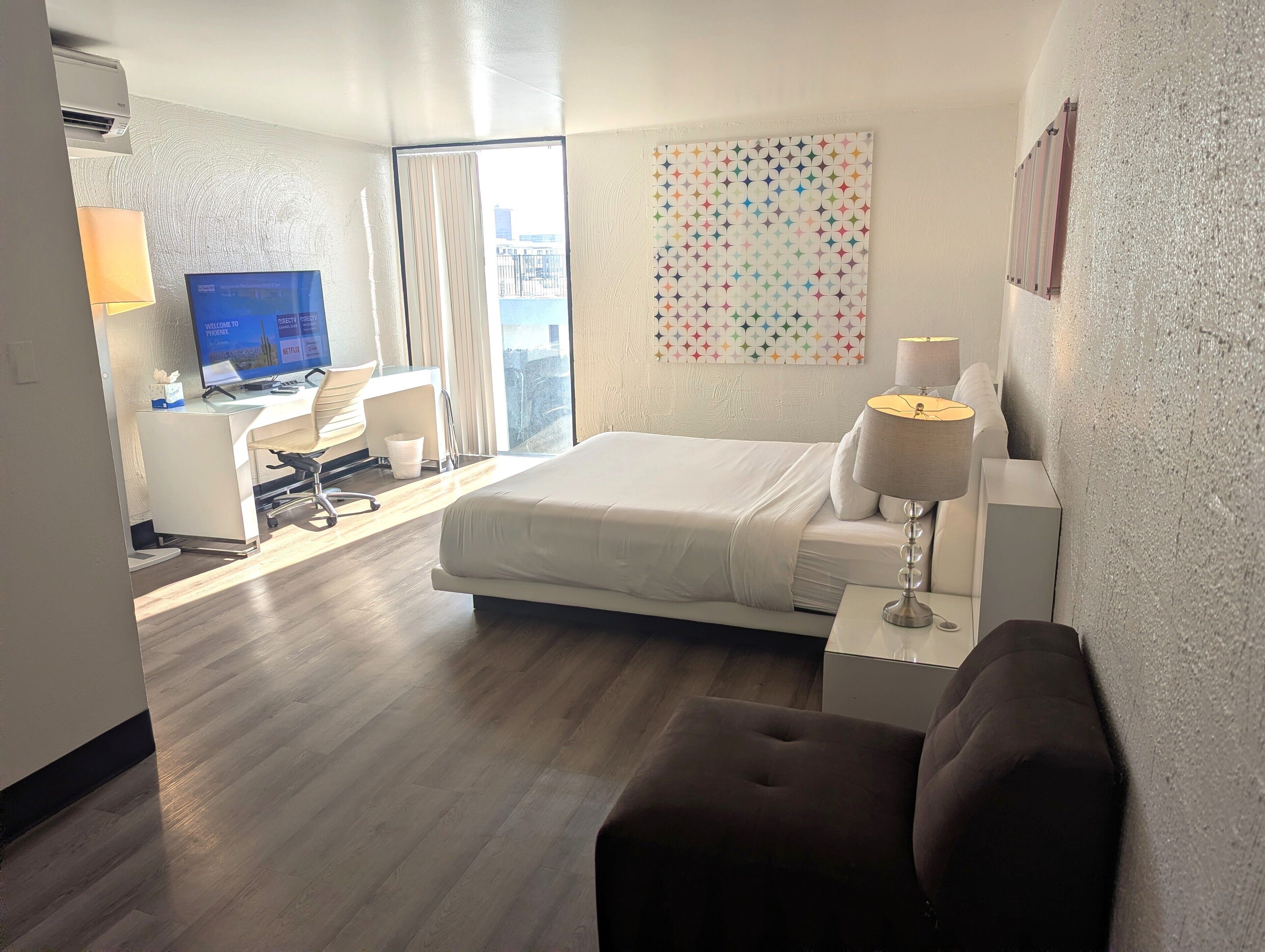 Camera Deluxe, 1 letto king, non fumatori, vista piscina | 1 camera, biancheria da letto ipoallergenica, copriletto in piuma