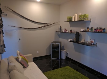 Couples treatment rooms, body treatments, aromatherapy at The Clarendon Hotel and Spa