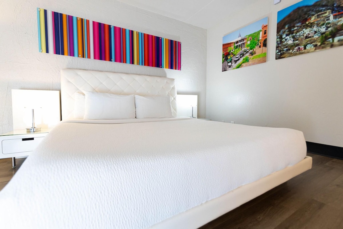 1 bedroom, hypo-allergenic bedding available, down comforters
