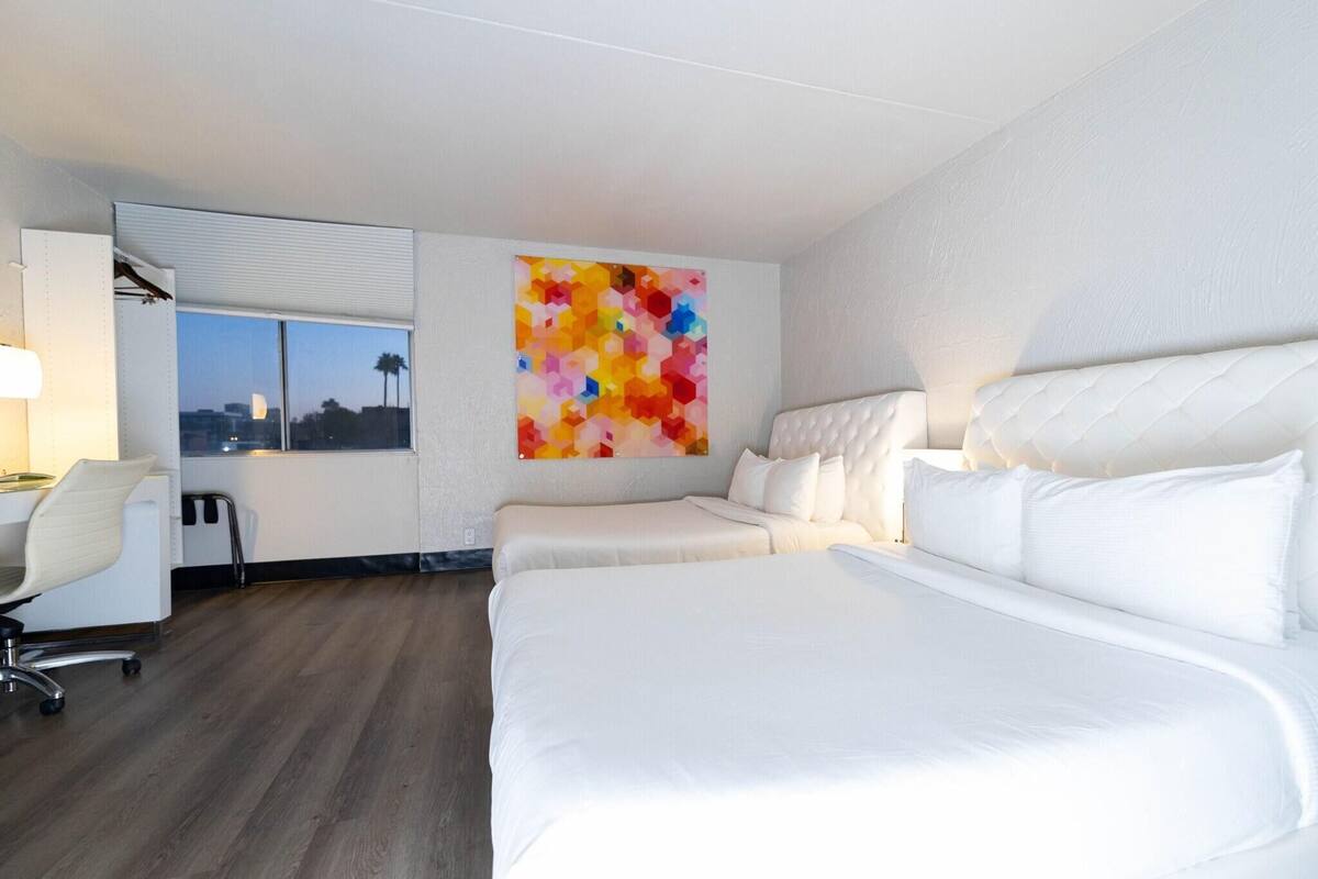 1 bedroom, hypo-allergenic bedding available, down comforters