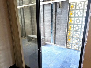 标准房, 1 张特大床, 无障碍, 无烟房 | 露台