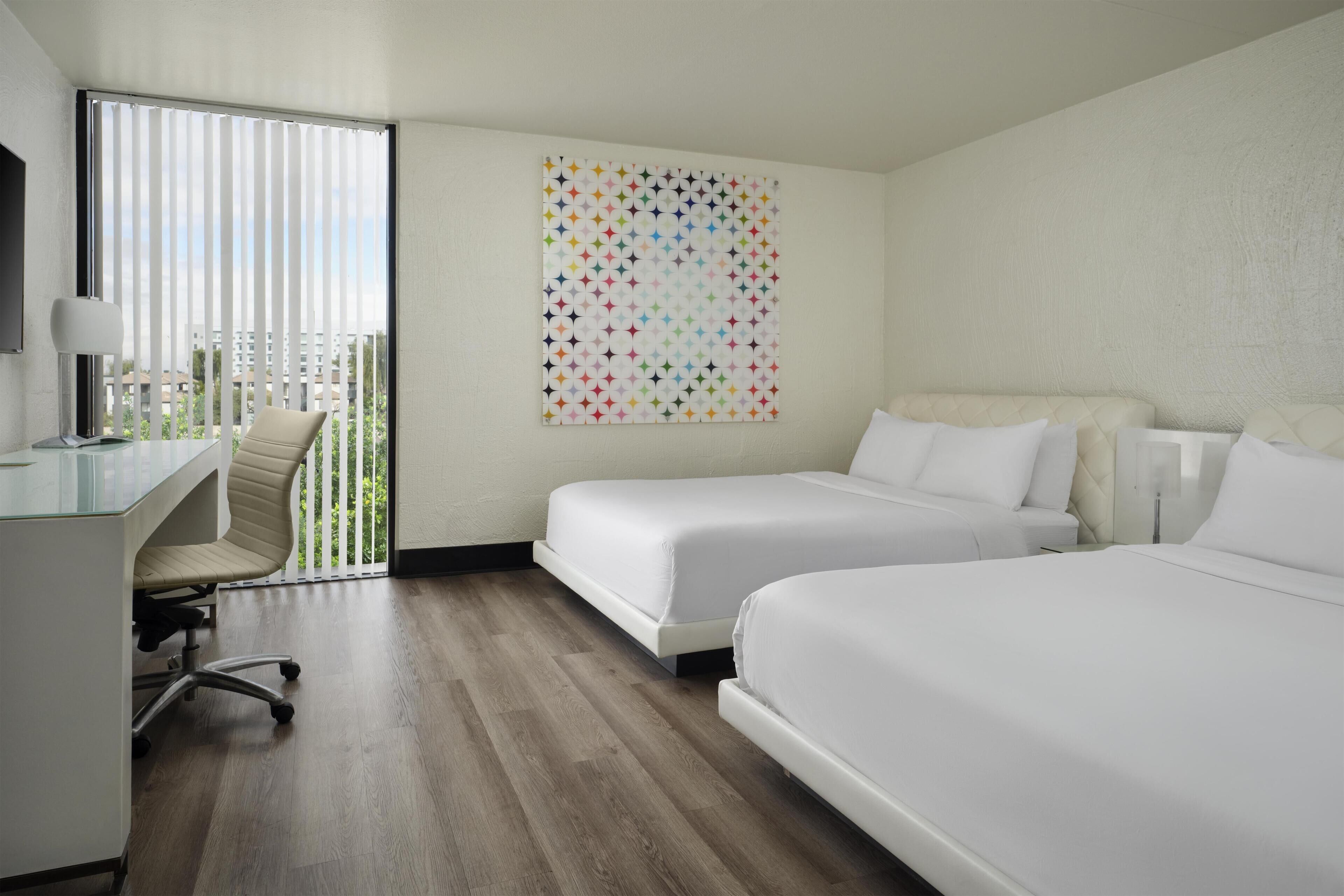 Habitación Deluxe, 2 camas Queen size, para no fumadores | 1 habitación, ropa de cama hipoalergénica y edredón 