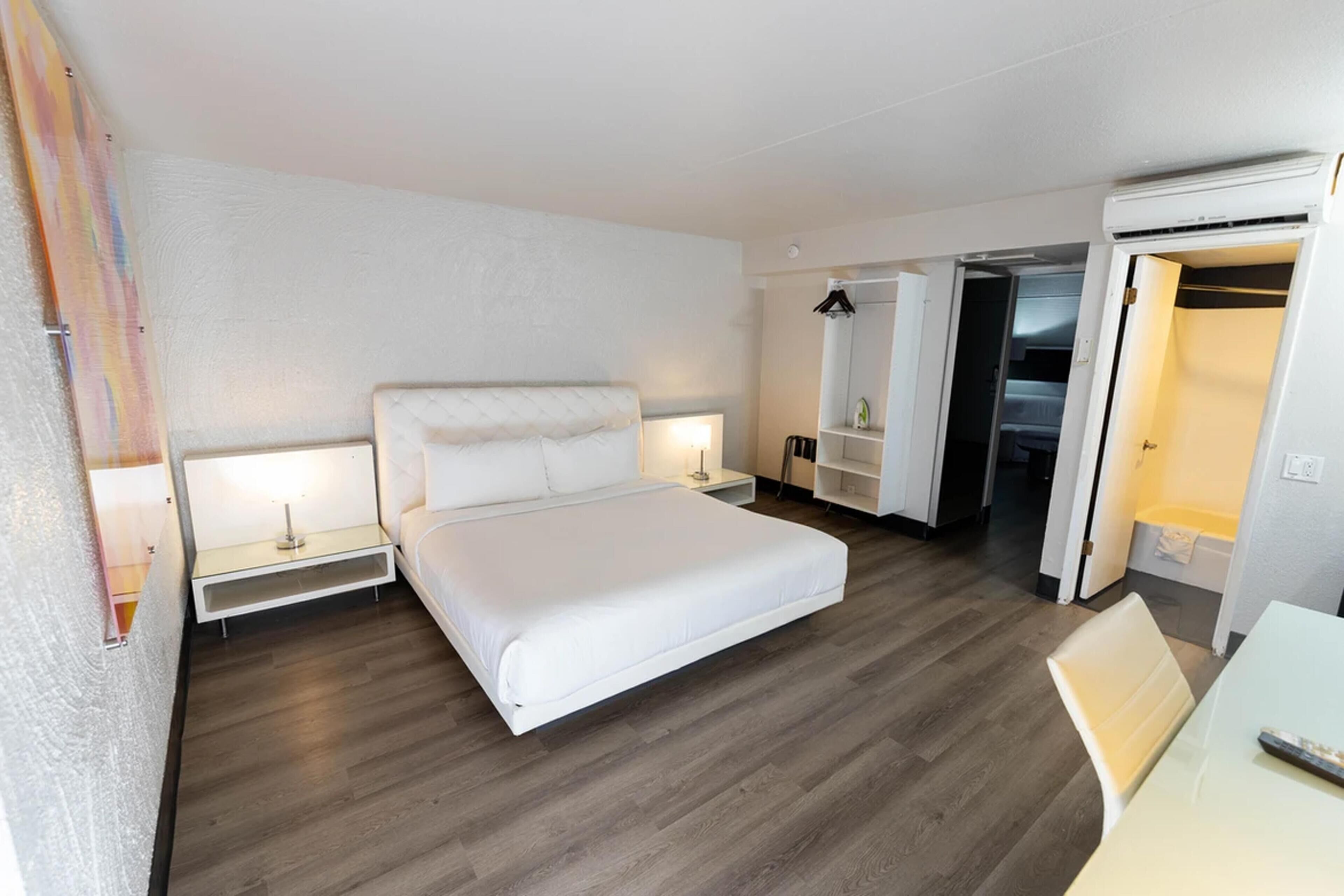 1 bedroom, hypo-allergenic bedding, down comforters, memory foam beds