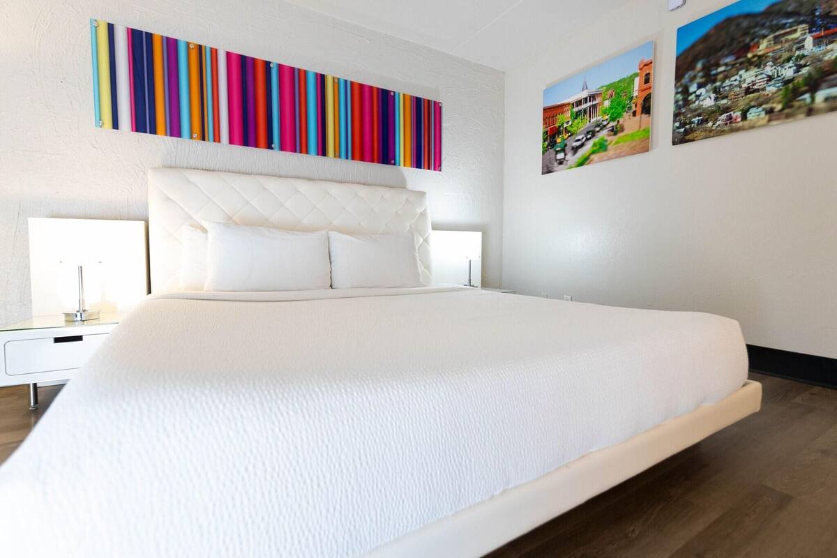 1 bedroom, hypo-allergenic bedding available, down comforters