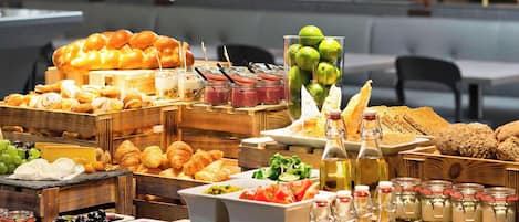 Breakfast, lunch, dinner served; international cuisine