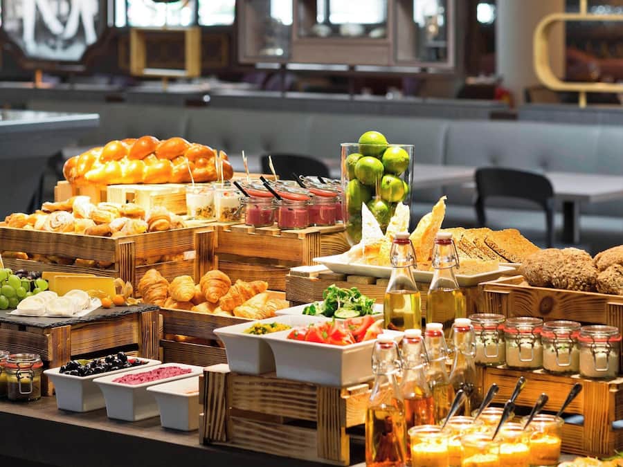 Breakfast, lunch, dinner served; international cuisine