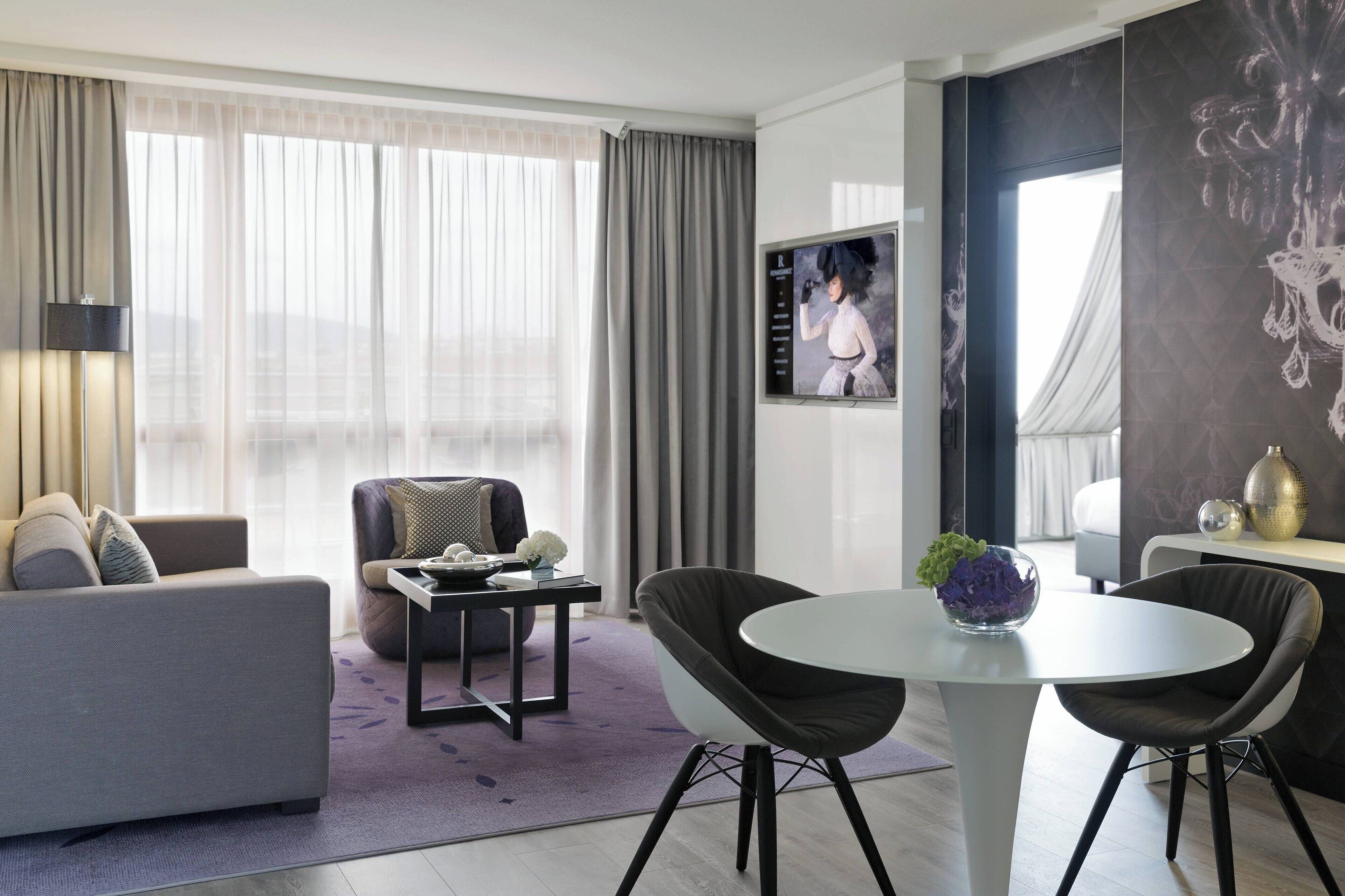 Suite, 2 Schlafzimmer | Hochwertige Bettwaren, Minibar, Zimmersafe, Schreibtisch