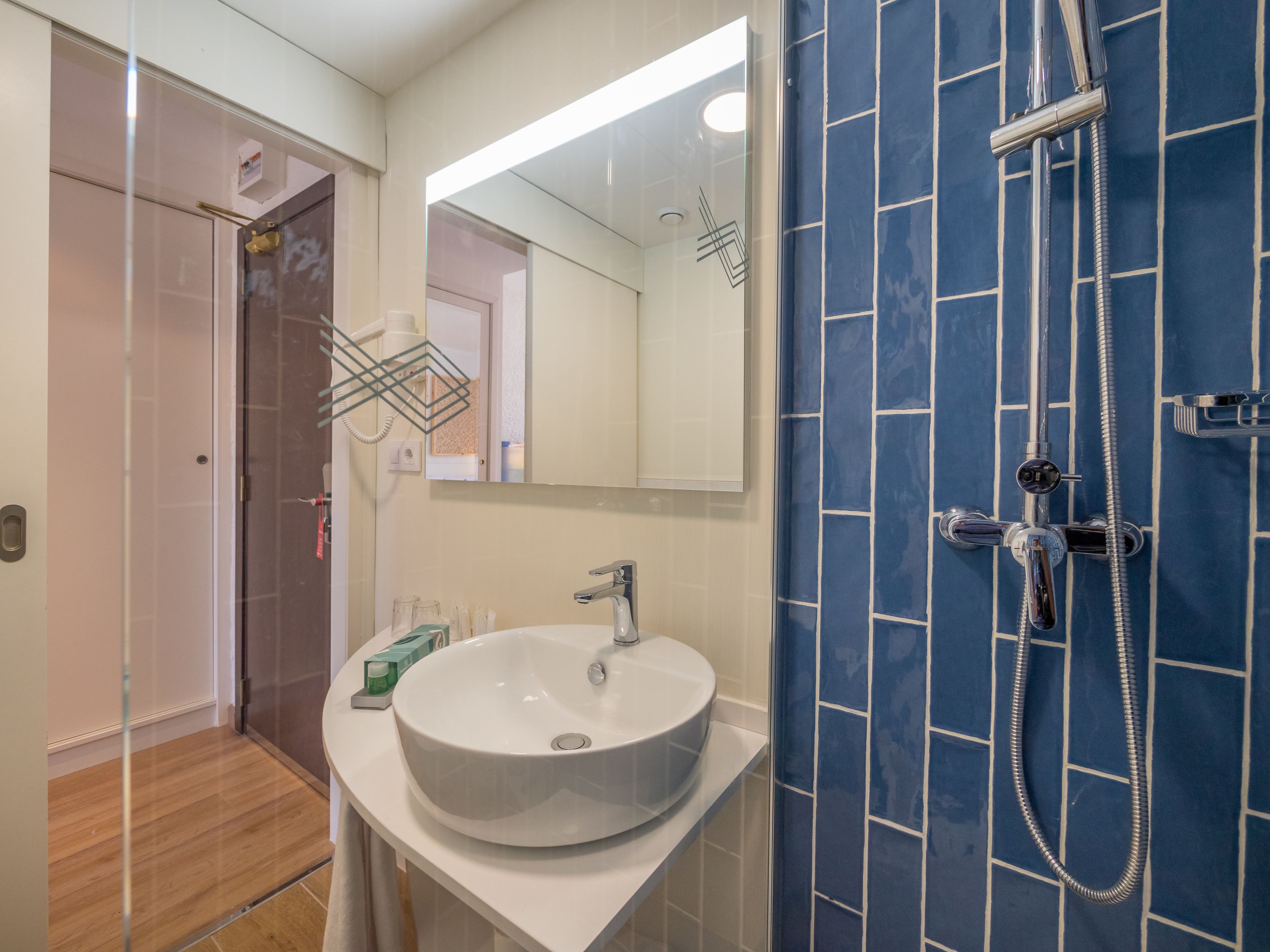 premium double room, balcony | bathroom shower