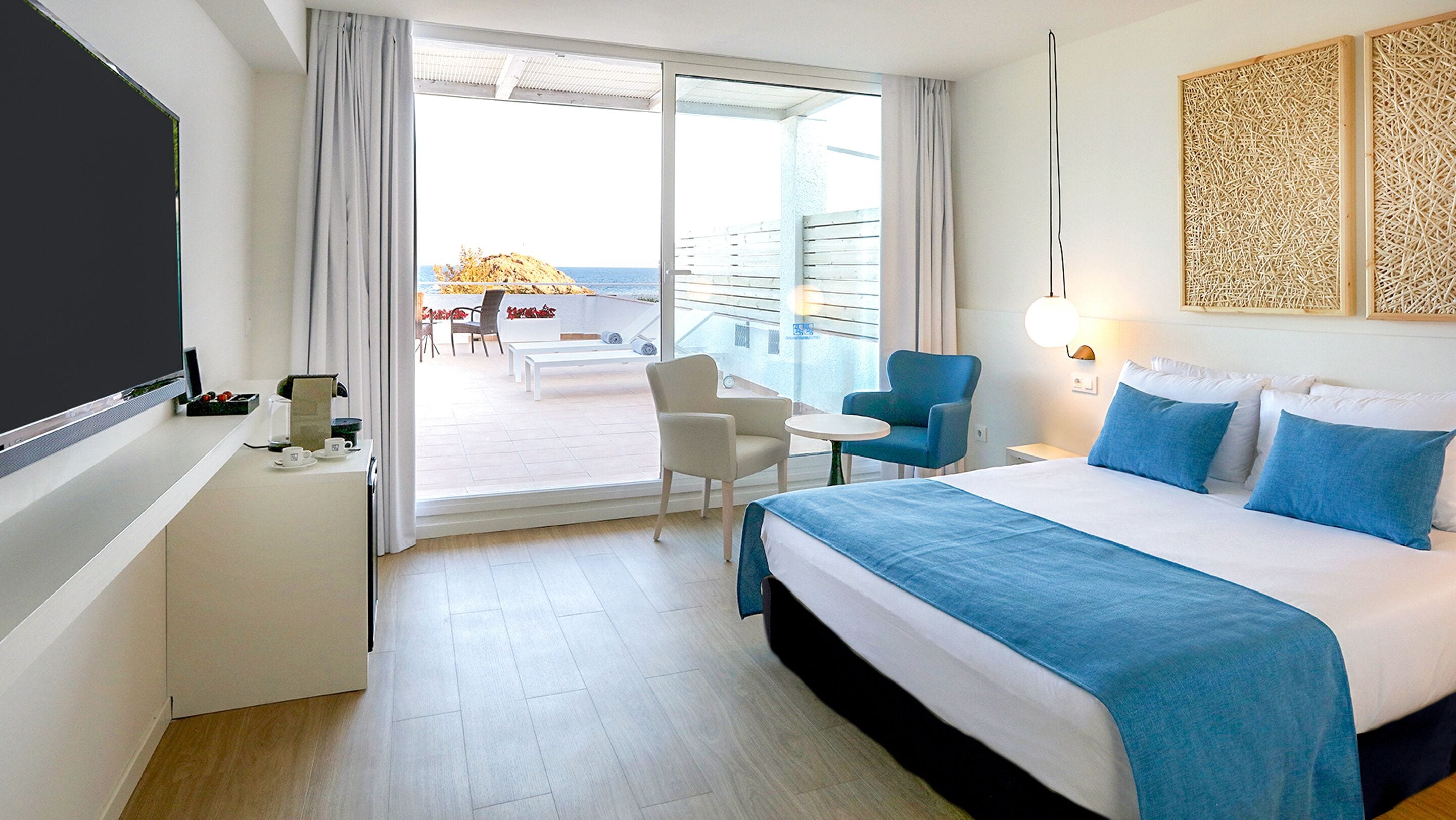 premium double room, terrace, sea view (2 adults) | minibar, in-room safe, desk, free cots/infant beds