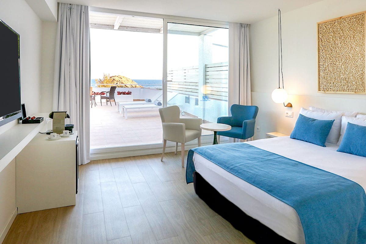premium double room, terrace, sea view (2 adults) | minibar, in-room safe, desk, free cots/infant beds