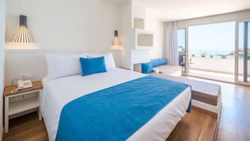 Een minibar, een kluis op de kamer, een bureau, gratis babybedden