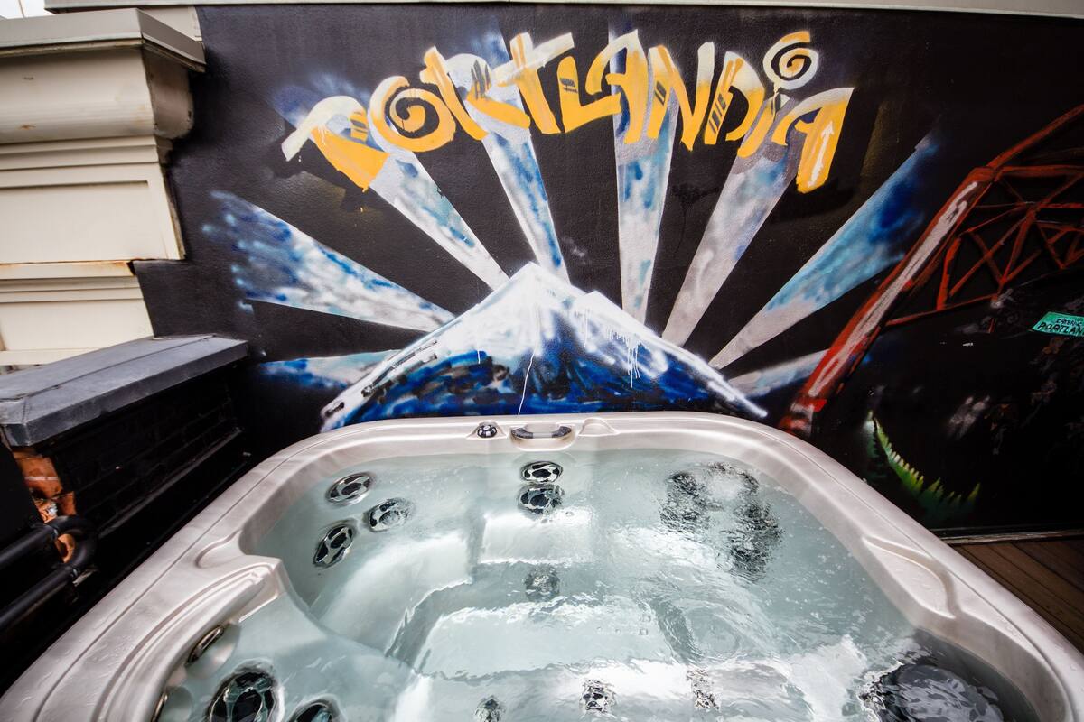 特級客房, 1 張加大雙人床 (Hot Tub, Private Balcony) | 意大利 Frette 床單、高級寢具、特厚豪華床墊、房內夾萬