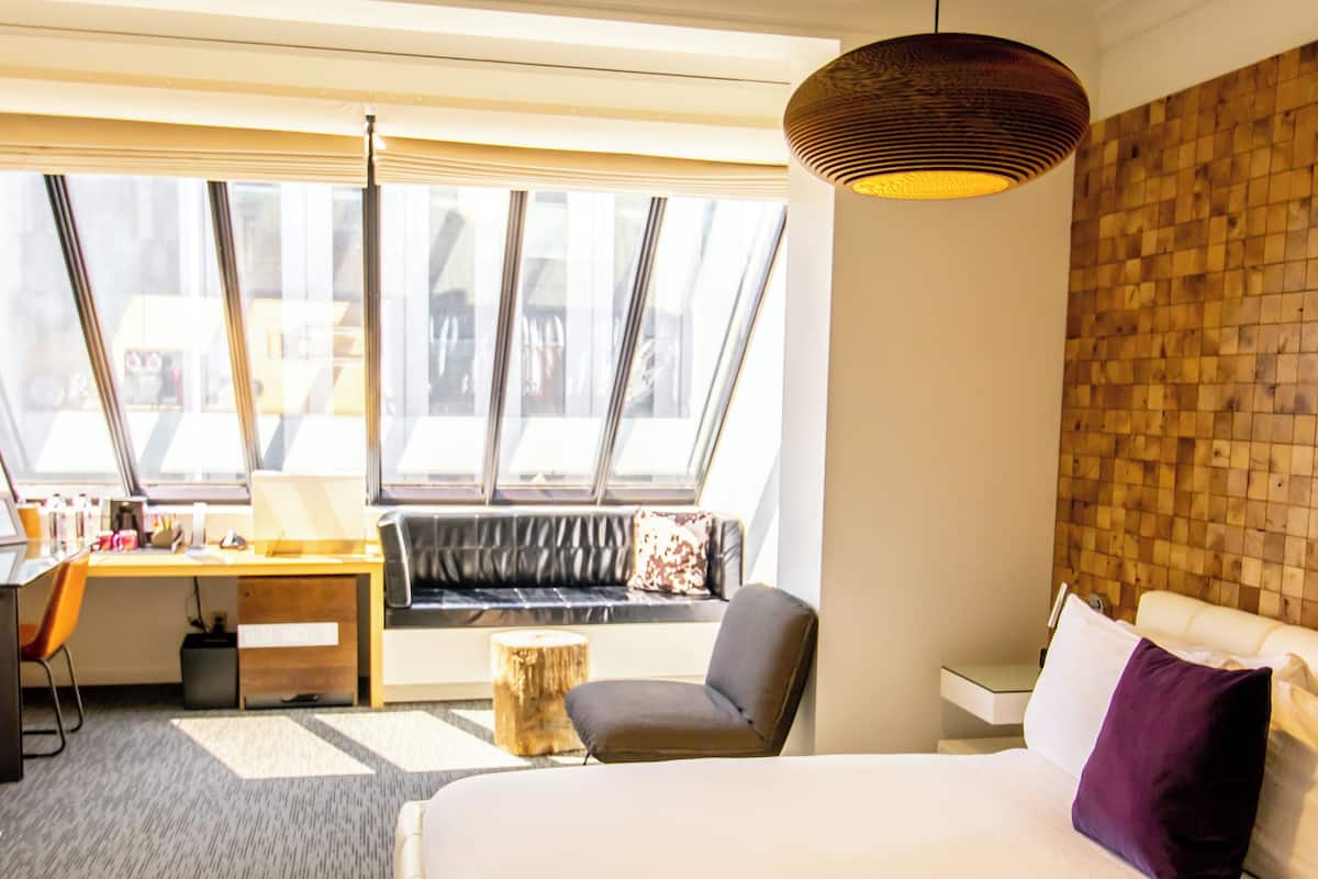 Premium Room, 1 Queen Bed (Sky View) | 1 bedroom, Frette Italian sheets, premium bedding, pillowtop beds