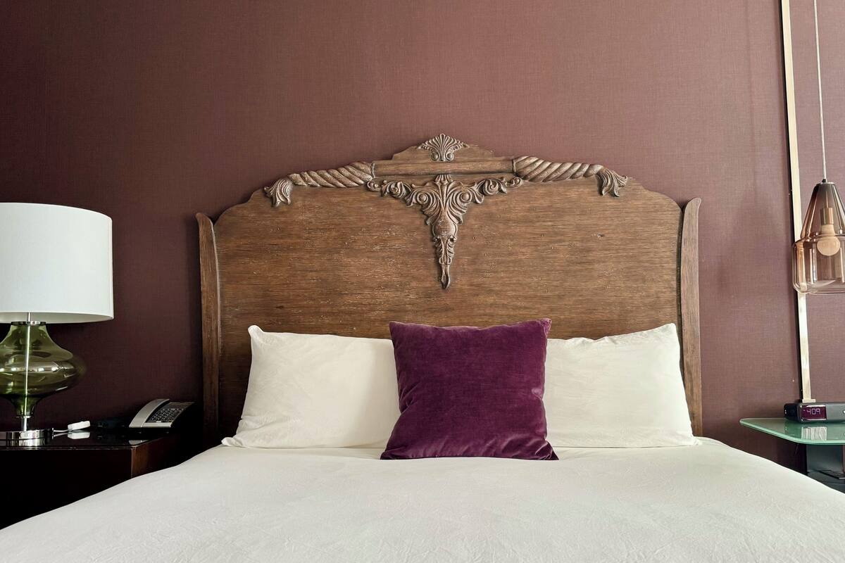 意大利 Frette 床單、高級寢具、特厚豪華床墊、房內夾萬