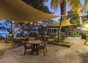 2 restaurants, breakfast, lunch, dinner served; international cuisine