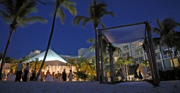 3 间餐厅，供应早餐、午餐和晚餐，海鲜