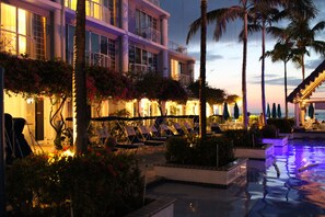 Outdoor pool, pool umbrellas, sun loungers
