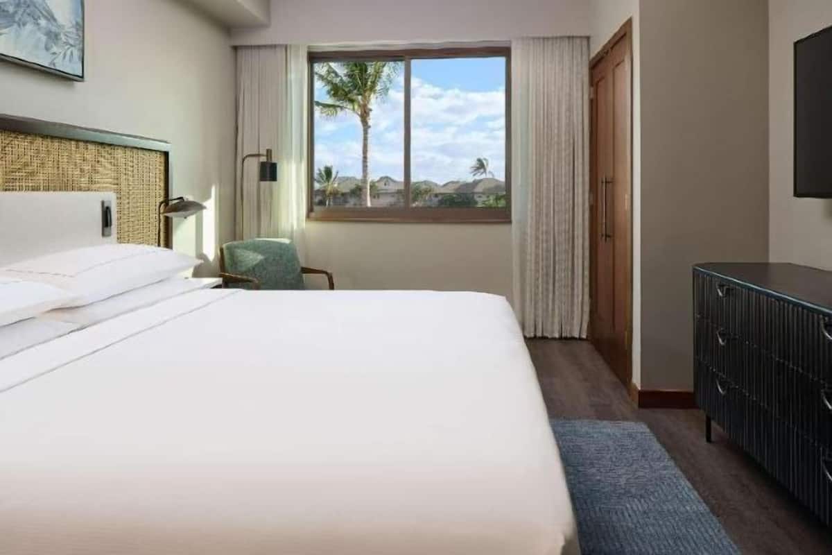 1 bedroom, premium bedding, down comforters, memory foam beds