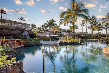 Outdoor pool, free cabanas, sun loungers at Hilton Grand Vacations Club Maui Bay Villas