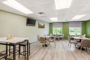 Free daily English breakfast  - Quality Inn Huron (Huron)