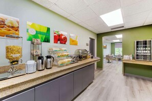 Free daily English breakfast - Quality Inn Huron (Huron)