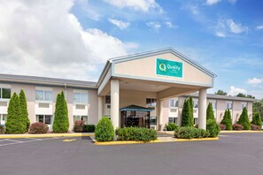 Exterior - Quality Inn Huron (Huron)