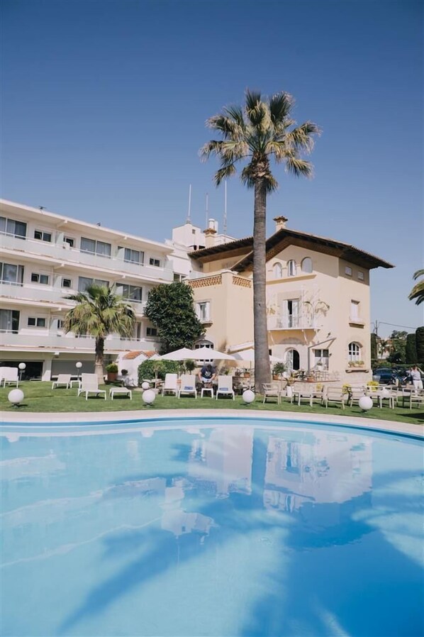 حمّام سباحة خارجي