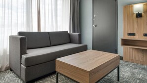 Habitación estándar, 1 cama de matrimonio grande, no fumadores (Larger Room) | Escritorio, cortinas opacas, tabla de planchar con plancha y wifi gratis