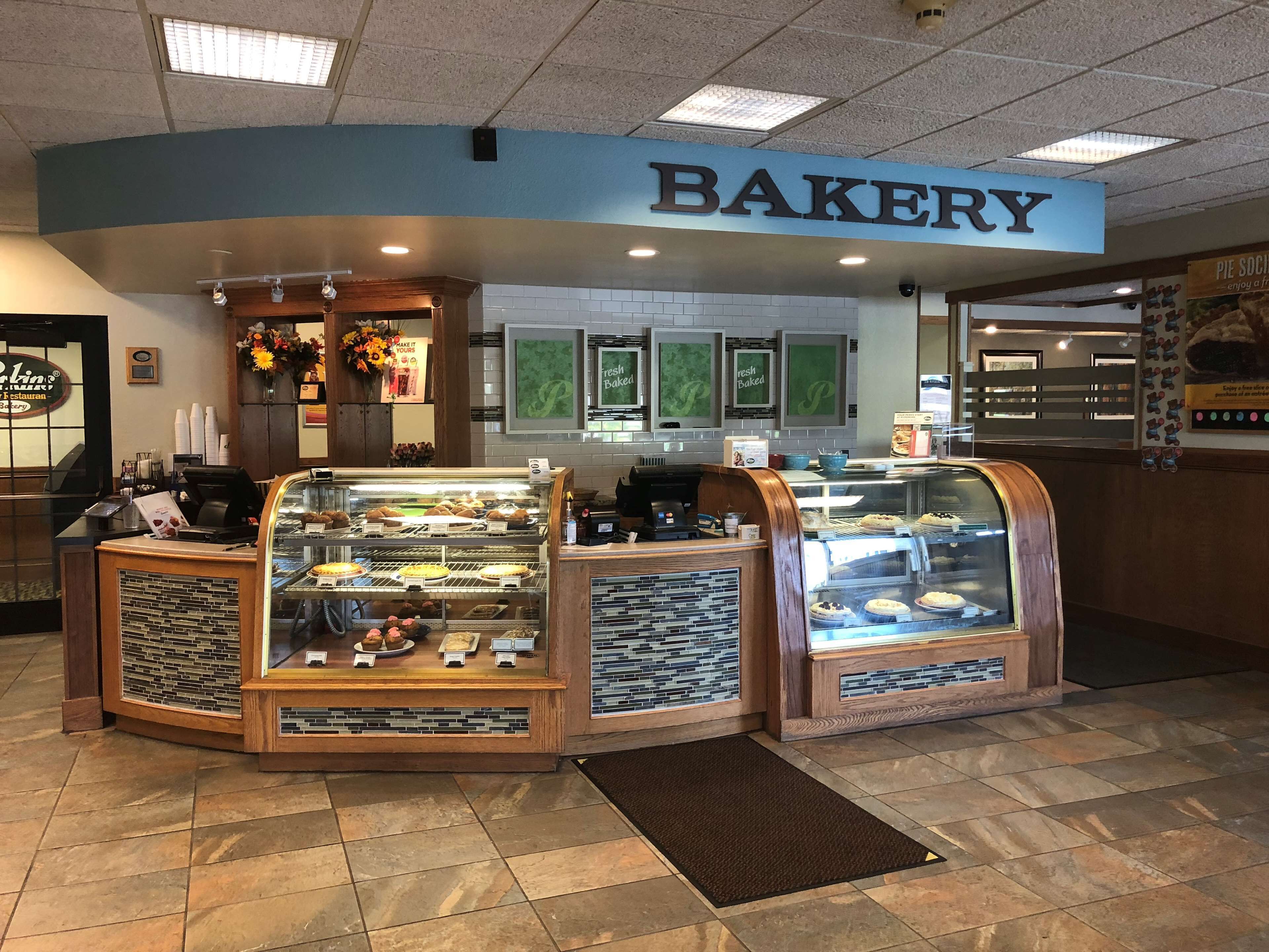 breakfast, lunch, dinner served; american cuisine