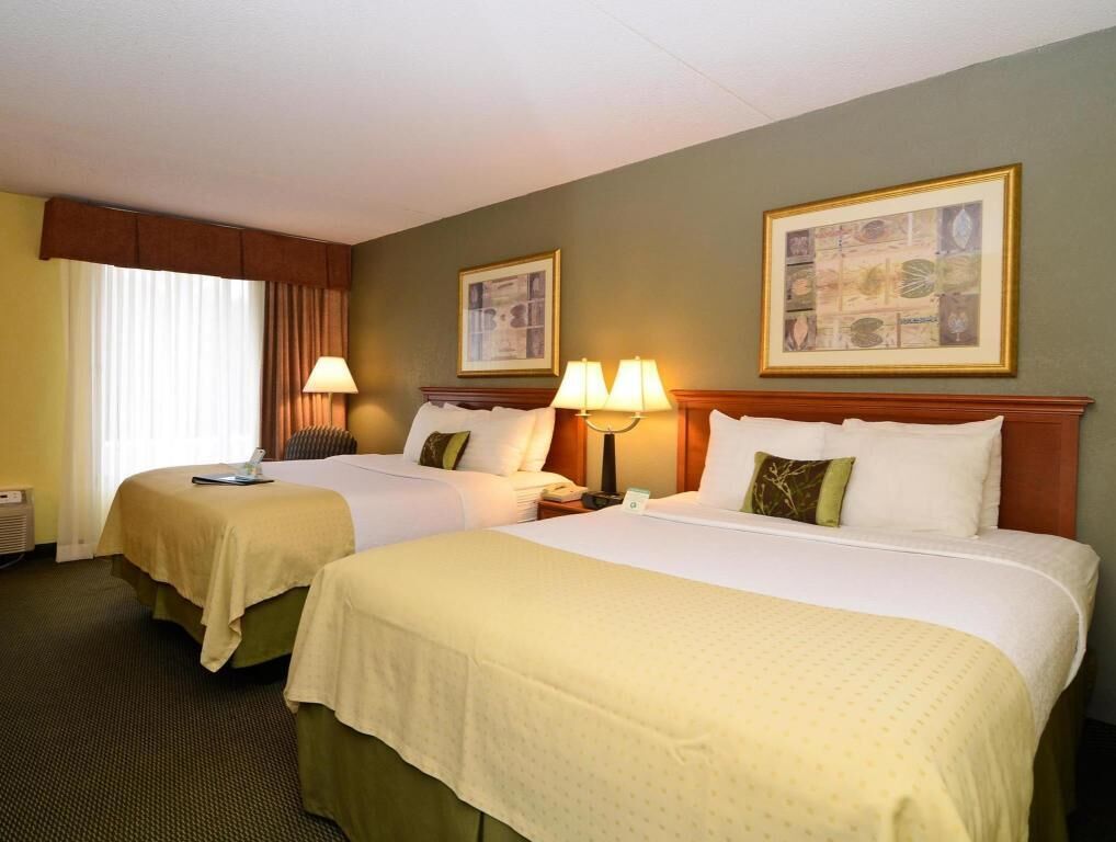 Desk, blackout drapes, iron/ironing board, free WiFi