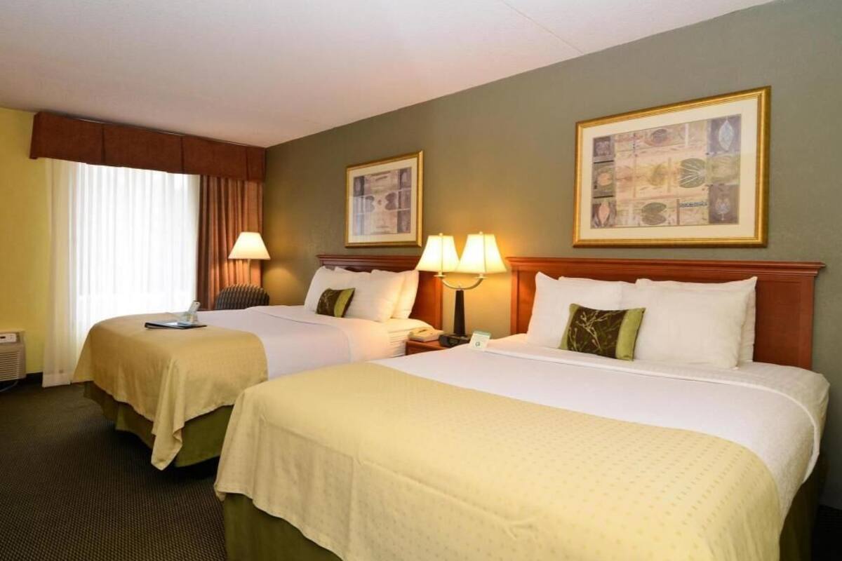 Desk, blackout drapes, iron/ironing board, free WiFi
