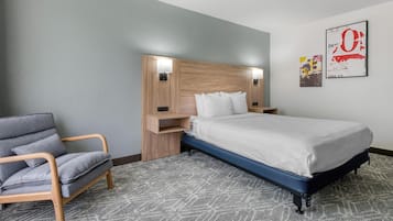 Standard Room, 1 King Bed, Non Smoking, Refrigerator & Microwave | Desk, blackout drapes, iron/ironing board, free WiFi