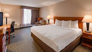 Schreibtisch, Verdunkelungsvorhänge, Bügeleisen/Bügelbrett