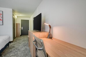 Kamar Standar, 2 Tempat Tidur Queen, Bebas Asap Rokok, lemari es & microwave | Meja kerja, tirai kedap cahaya, setrika/meja setrika, dan Wi-Fi gratis