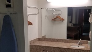 Unclassified image, 5 of 21, button - Executive Inn Stillwater (Stillwater)