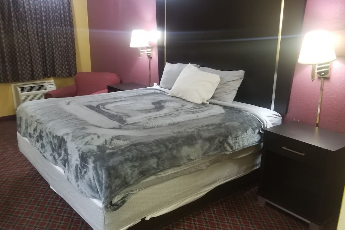 Iron/ironing board, free WiFi, bed sheets