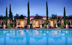 Couples treatment rooms, steam room, body treatments, aromatherapy