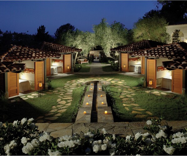 Couples treatment room(s), steam room, body treatments, aromatherapy