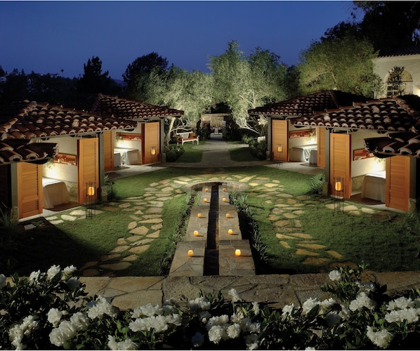 Couples treatment rooms, hot tub, steam room, body treatments