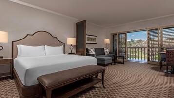 Roupas de cama antialérgicas, cofres nos quartos, escrivaninha