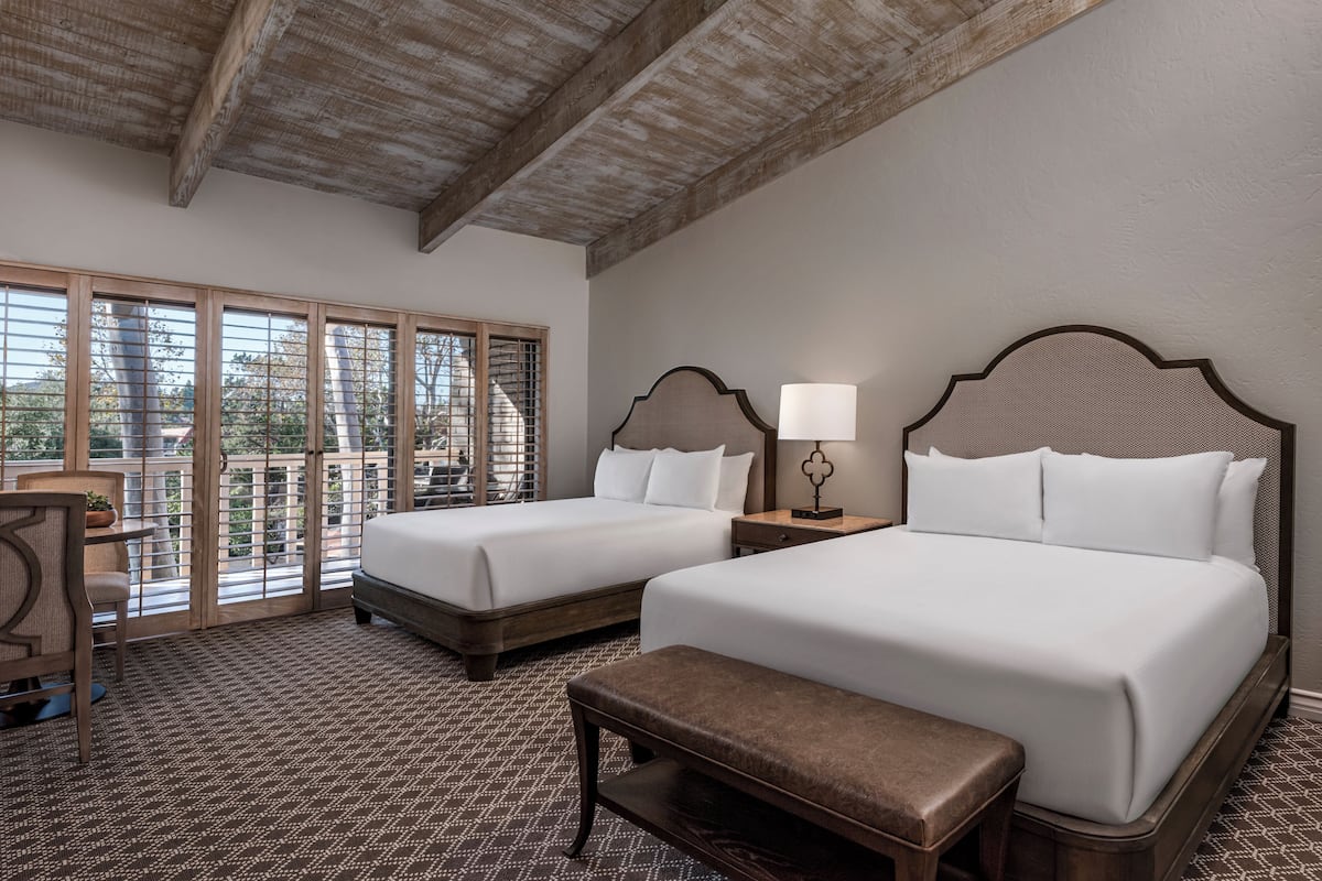 Hypo-allergenic bedding available, in-room safe, desk