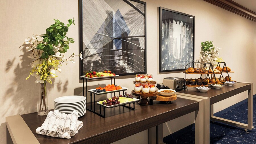 Courtyard by Marriott Chicago Downtown River North